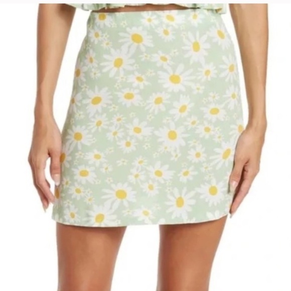NWT Elodie Mint Daisy Mini Skirt - Picture 1 of 7